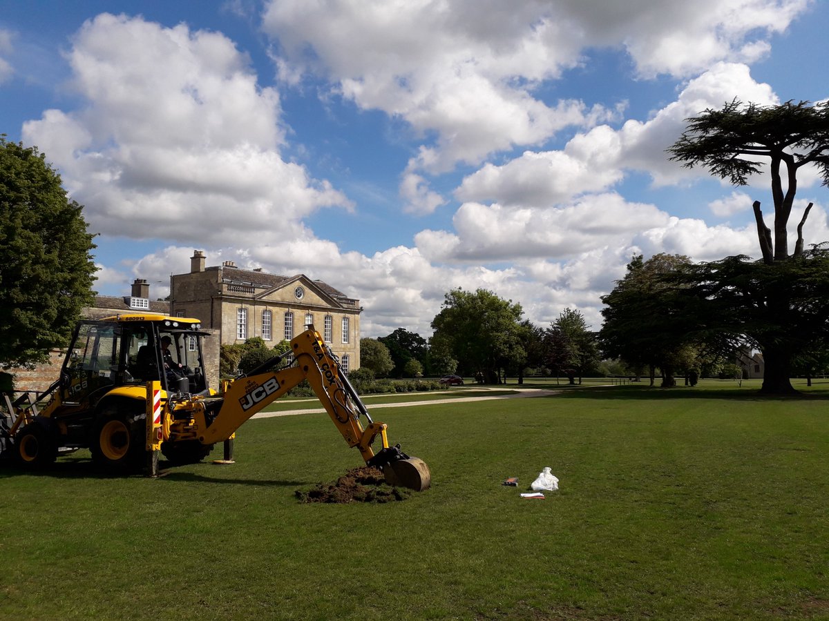 ListersGeo's tweet photo. The team have been back to school this week! 

Ground investigation for new sports and science facilities at this beautiful Oxfordshire school. 

The day consisted of:
#Trialpits
#Dynamicplatetesting 
#Continuoustubesampling 
#SocialDistancing 
#Enjoyingtheview

☀️☀️☀️☀️ https://t.co/sUMjCrHueG