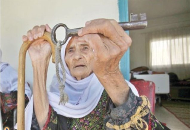 mersad_fa's tweet photo. هنوز کلید خانه هایشان را دارند چون به زودی به خانه هایشان باز خواهند گشت!

They still have the keys to their homes because they will be back home soon!

لايزال لديهم مفاتيح منازلهم لأنهم سيعودون إلى منازلهم قريبًا !

#QudsDay 
#Palestine https://t.co/4MWZfm5vGH
