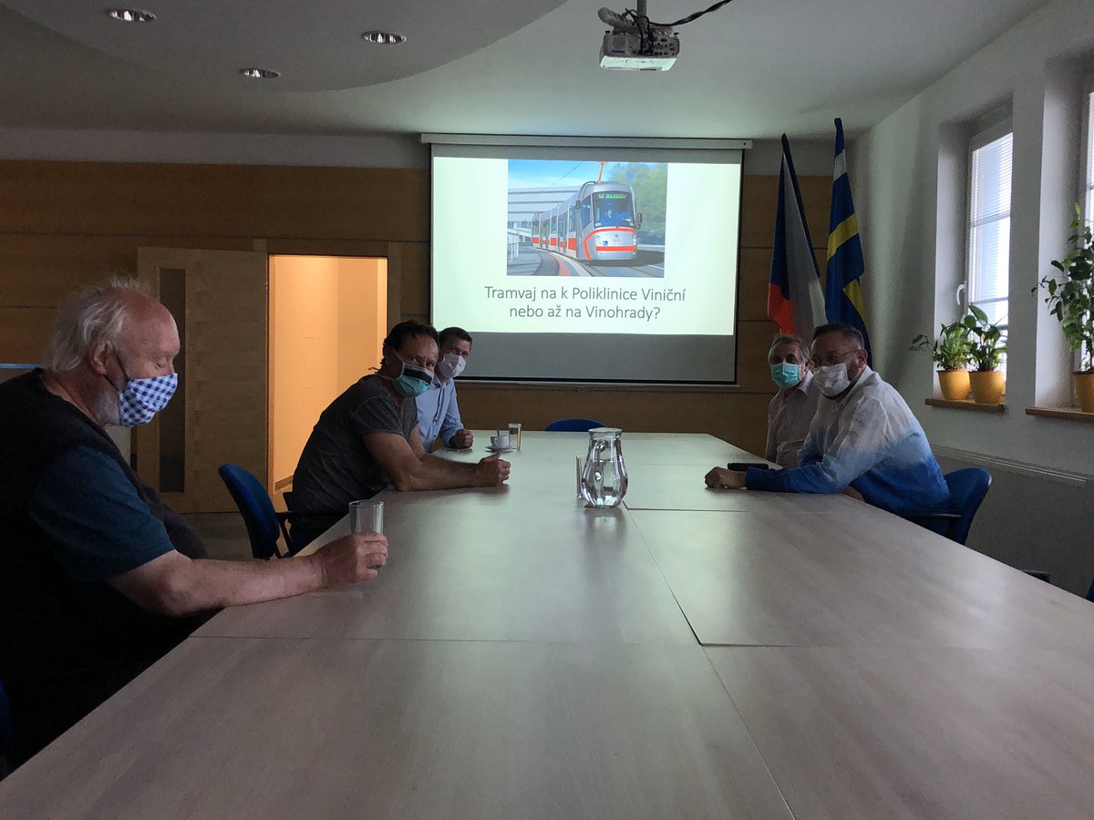 kunc_zidenice's tweet photo. Zahajujeme jednání MČ #Vinohrady a #Židenice o rozšíření tramvajové trati z Líšeňské na Pálavské nám. 
#memorandum #upmb @KAMBrno https://t.co/O66Awf9prG