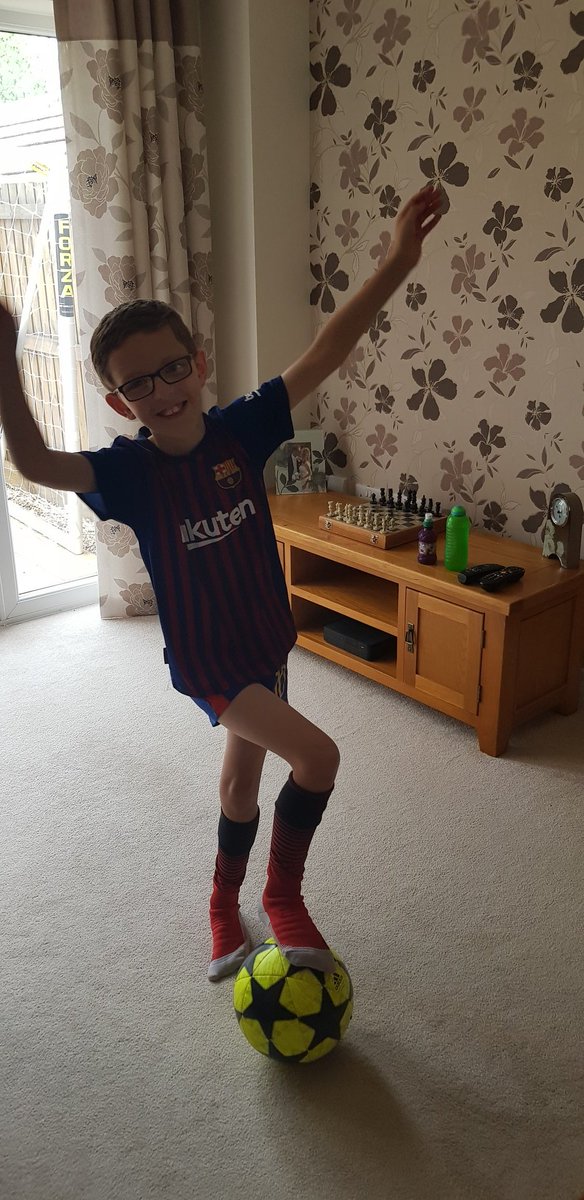 annabithelluk's tweet photo. @latimerprimary footballer for today's pe with Joe #PEwithjoe 👟⚽️🥅 https://t.co/AjAaeG4Z0t