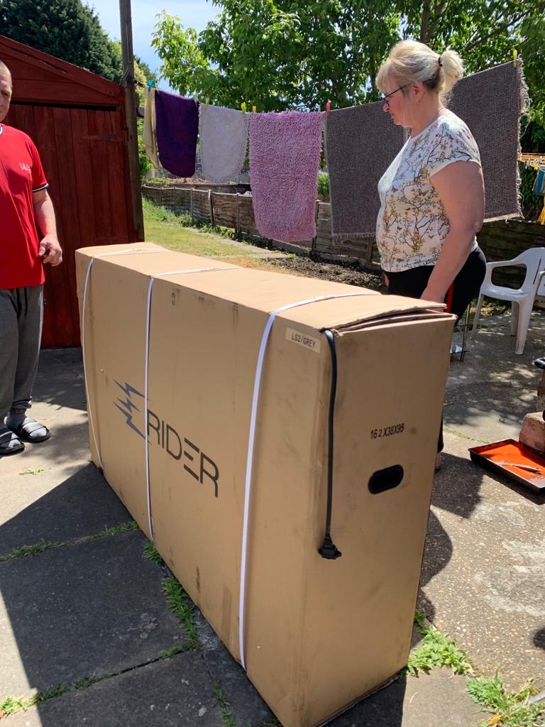 #StayAlert
<a href="/LincsPolice/">Lincolnshire Police</a>

You may be enforcing social distancing but are you fighting crime? 

This couple in this picture are perpetrating multiple credit card fraud offences from 82 Norfolk St Boston PE21 9HQ. 

Here they are proudly taking delivery of our bike 1)