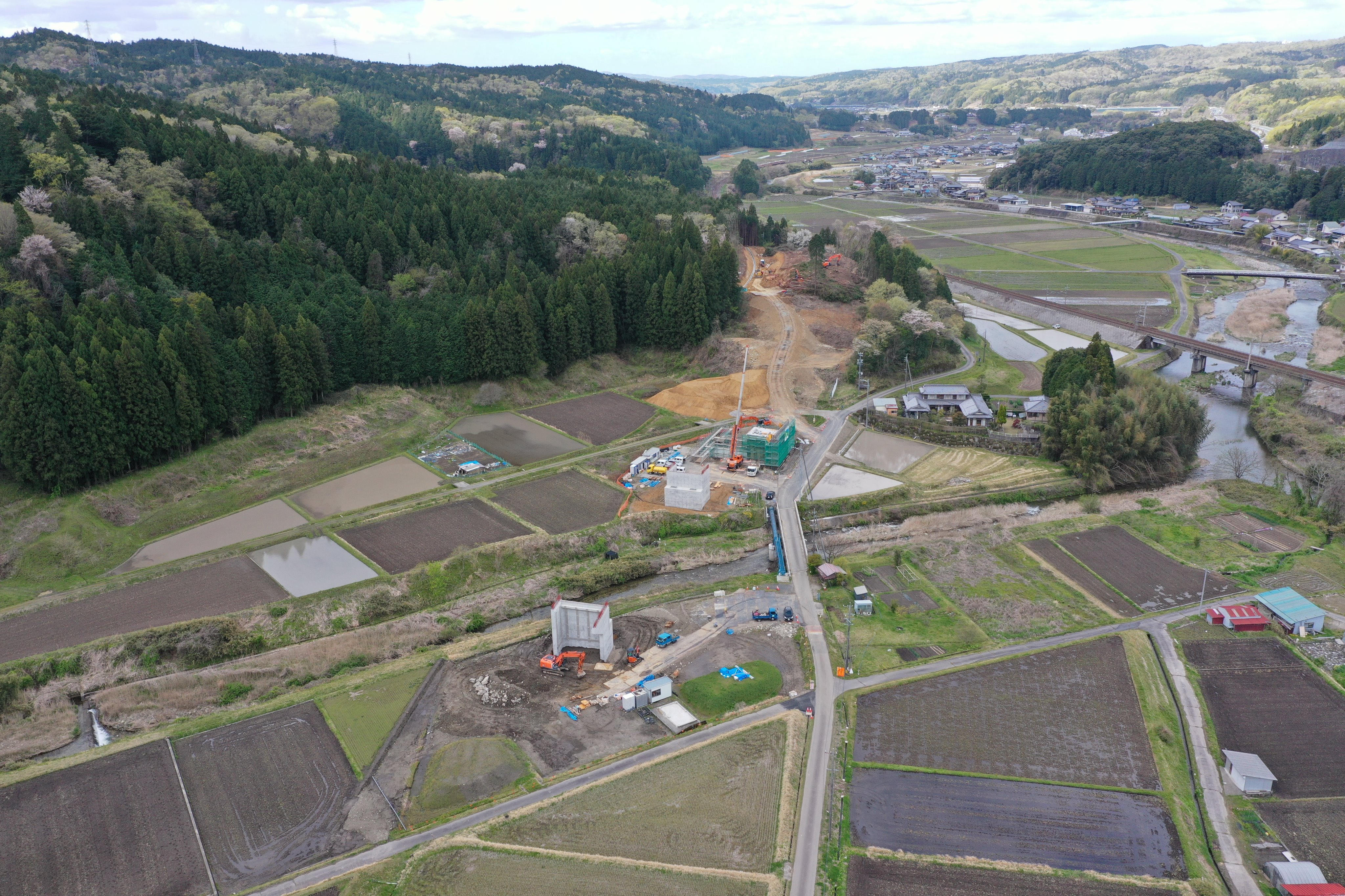 国土交通省 多治見砂防国道事務所 瑞浪恵那道路 釜戸地区下部工事 国道19号 瑞浪恵那道路 整備のための山を削る 切土 工事 を実施しています 国道１９号 T Co 0e6gg7u8it Twitter