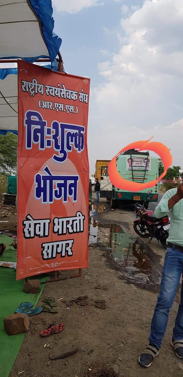 Drrajivsharma9's tweet photo. संघ बिना किसी भेदभाव की हर जरूरतमंद की मदद करता है ये बात अलग है इस मदद को भूल कर कुछ लोग संध की पीठ मैं ही छुरा भोकते है #MazdoorkasaharaMP
#CongExposesCong
#CongressCheatedMigrants #CoronaWarriors https://t.co/VYGohSMfYe