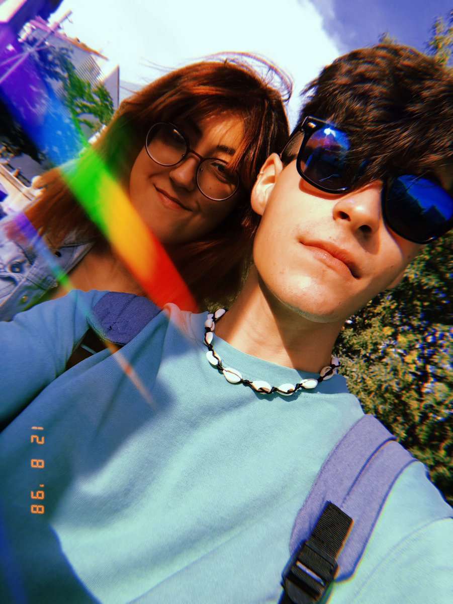 javigdehita's tweet photo. + fuerza. Y yo, sin su confianza, sería incapaz de perseguir mis sueños y confiar en ellos.
Gracias a ella, además, conocí a gente maravillosa, he vivido experiencias inolvidables, he reído, me he emocionado. Y hemos creado magia, juntos.
No puedo estar más agradecido. https://t.co/qcRkwQATwI
