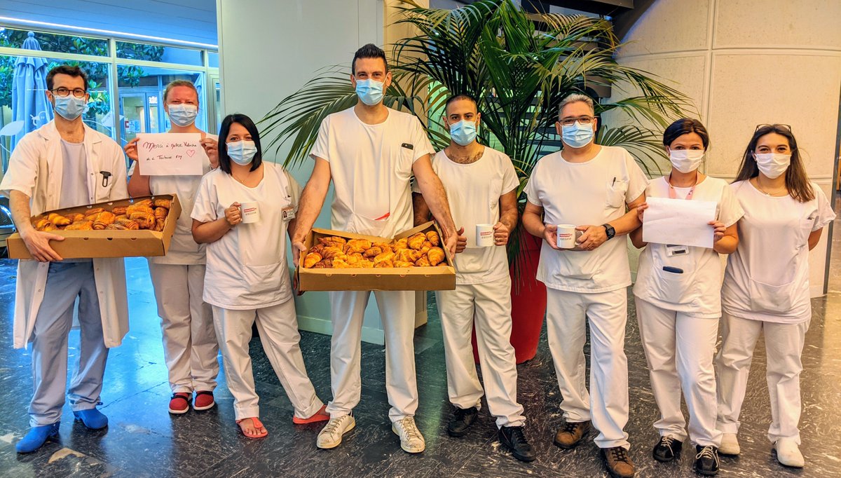 Ce matin, la Team Toulouse FM a offert le petit dej' aux équipes du <a href="/CHUdeToulouse/">CHU de Toulouse - compte inactif</a> Rangueil 😋 Vous aussi vous voulez en faire profiter vos collègues❓Inscrivez-vous ➡ cutt.ly/1yW6zI0🤞Distributions tous les vendredis matin, avec la Boulangerie Chez Yohann et Mercedes 😍