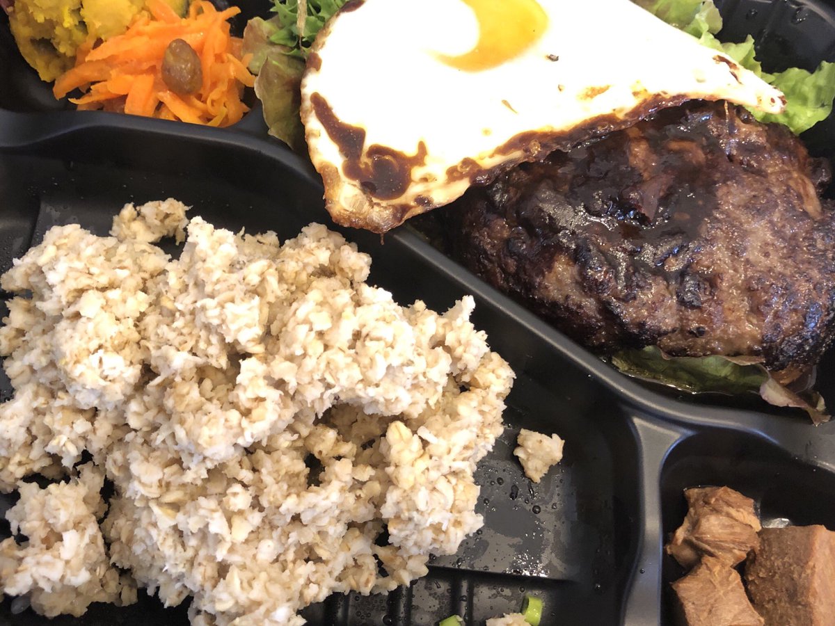 MrsPiggygnu's tweet photo. 16時前にお昼。
オ��ライントレーニングのために普通の食事は一日一食だから貴重な機会!
めちゃくちゃ空腹だったけど、おなかと背中の間にはあつーい脂肪がいるからくっつきはしない。
お弁当の白米を断り、オートミール30gに変えました。
#ダイエット
#RemoteWorkout
#CALADALAB https://t.co/pKQApIPXZW