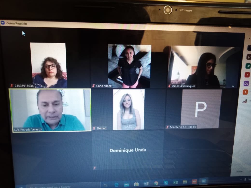LilianaDuranA's tweet photo. Ministro de @MinTrabajoEc, @Luis_PovedaV, me encantaría que nos cuente, ¿Cuáles son los acuerdos alcanzados en esta reunión con altos directivos de @CanalUnoTv, en los que NO estuvieron los trabajadores afectados? ¿Por qué no fueron invitados? ¿Qué esconden? ¿Ya les van a pagar? https://t.co/VXDVUulUBU