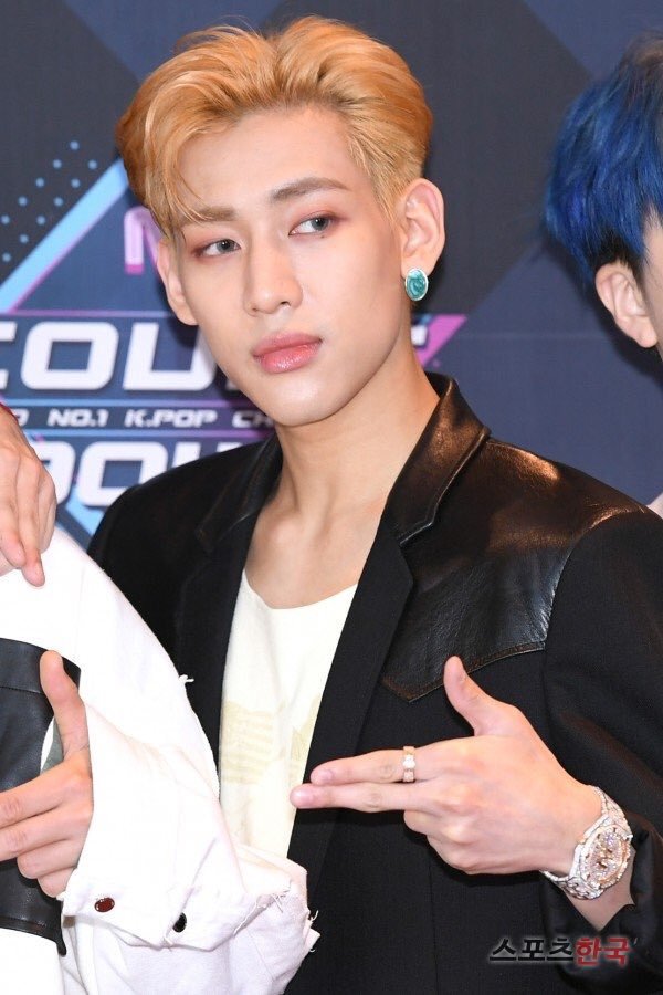THIS LOOK. i cannot stress how stressed this made me #GOT7    #Bambam  @GOT7Official