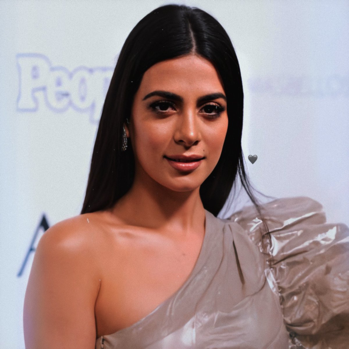 emeroycemagic's tweet photo. ~#throwback | the goddess @EmeraudeToubia attending the People en Espanol's 50 Most Beautiful Gala 2017, and looking amazing as always🖤 https://t.co/f4XjlvYiR5