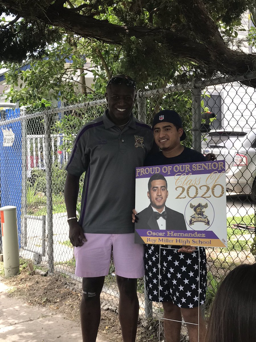 BucsHs's tweet photo. We love our PTA parents who purchased yard signs for the “First in Family” graduates and joined us to surprise students at homes. Nurses, teachers, clerks and others took time to  brighten the days of the seniors by delivering their personalized signs. Teamwork! Go BUCS! @ccisd https://t.co/LrlLUmoEVm