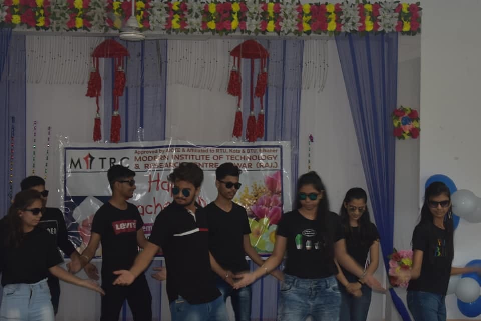 IMitrc's tweet photo. Teacher's Day Celebration 
On the auspicious occasion of Teacher's day students of I year showcased various dance numbers, sang songs, conducted various sports activities for their teachers and thanked them ( teachers) to lighten up their life with their knowledge. https://t.co/95ZeSoELKA