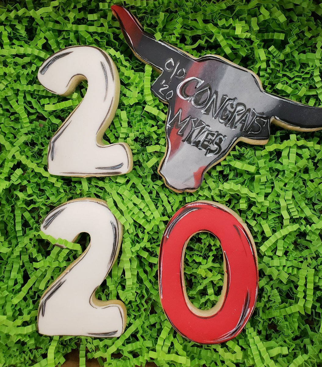 Sweets4Success's tweet photo. Shout out to CHHS C/O 2020 Graduate, Myles! #TTHL πβ€π
.
#kaybeecakes #growdesotomarketplace #customcookies #Classof2020 https://t.co/mvRvvHaEVX