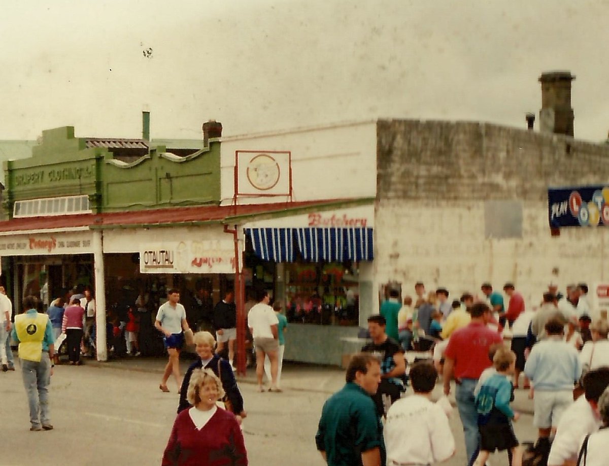 Main St photodocumentary ongoing! See Otautau history pre & post Covid: 1. Originally built & owned by GT Pulley, was a house & tea rooms/confectioner's before this fire in 1932, CC 0; 2. Rebuilt by Wesney's, is Butcher's in 1991, CC BY; 3 & 4. Carleton's Chemist May 2020, CC BY.