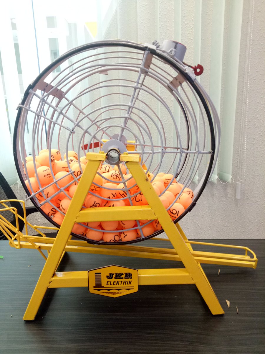 Majlis undian kerja elektrik di jalankan secara FB live dan di hadiri oleh YB Timbalan Menteri KKR dan pegawai kan. Norma baharu menggunakan mesin roda undian yg di hasilkan sendiri oleh staf CKE tanpa sentuhan tangan  @JKR_E_Selangor  <a href="/JKRMalaysia/">JKR Malaysia</a>  <a href="/JKRElektrik/">Cawangan Kejuruteraan Elektrik Ibu Pejabat</a>