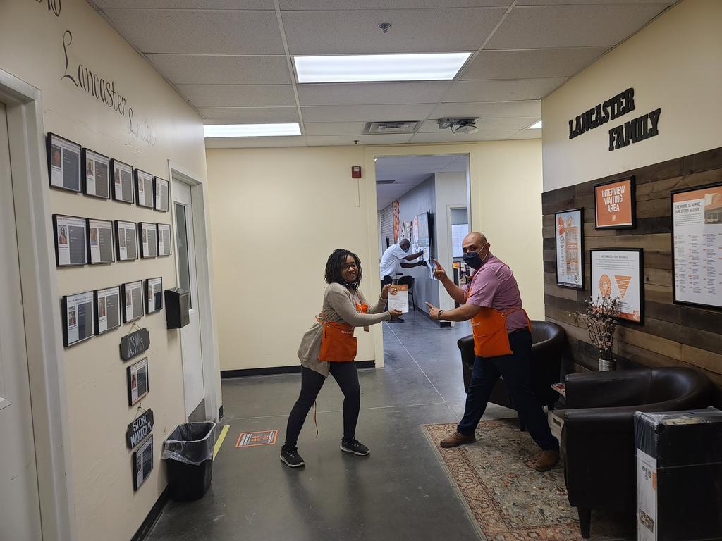 dayvassel's tweet photo. Shout out to Nia for supporting the store,# great job https://t.co/nwIZT7yQcz