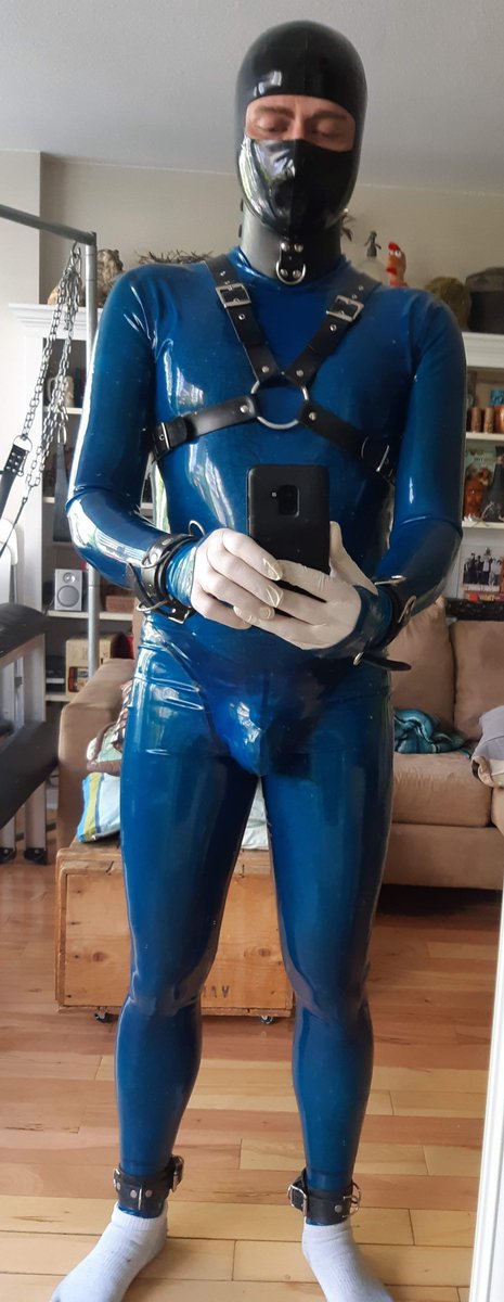 Behoefte aan plotseling Wierook 🇨🇦 🕳 👊 Rubber Canuck on Twitter: "When you've had a shitty day, a full  rubber enclosure session will fix what ails you. #gayrubber #gaylatex  #fullenclosure #rubberized https://t.co/lZnD0kp1ng" / Twitter