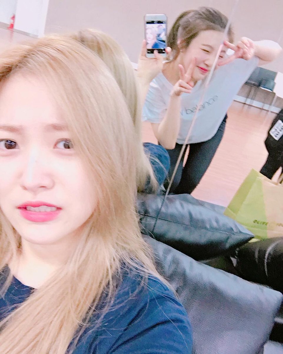 joyri pictures but they get older as you scroll : a thread!