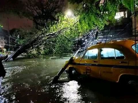 TaiyebaTamima's tweet photo. ডুবে গেছে শতশত বসতভিটা। https://t.co/CumVJL3kNN