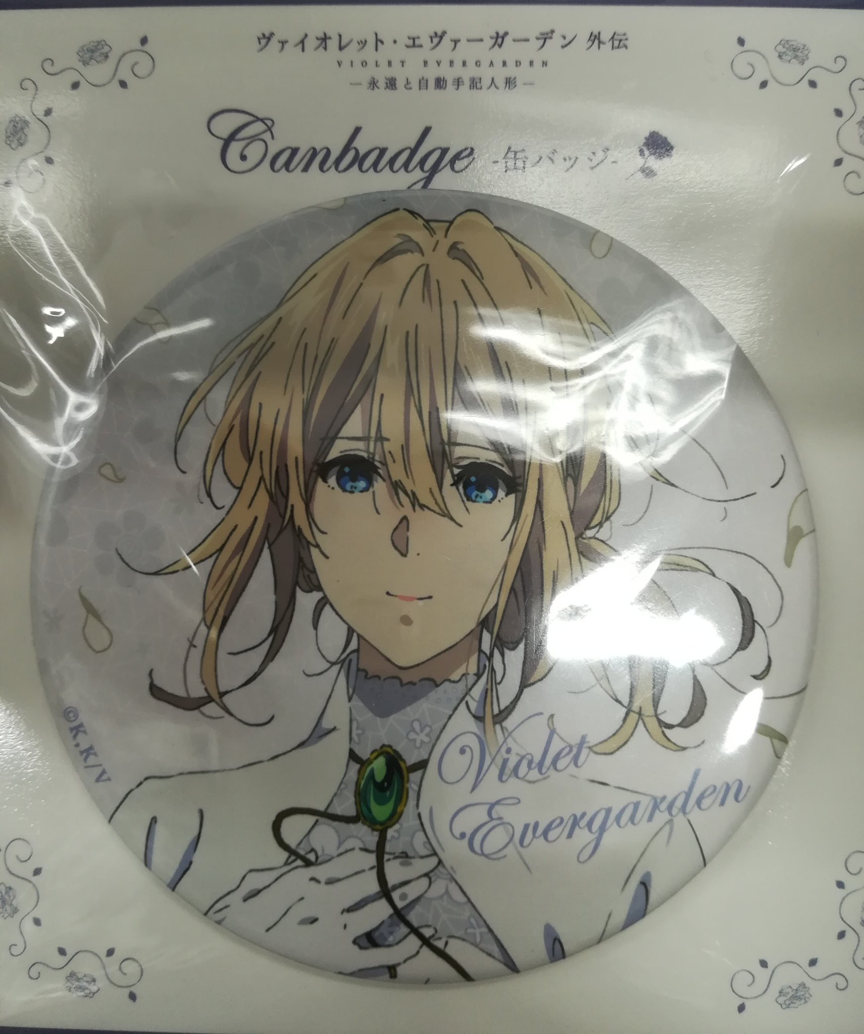 K Books キャラ館 少年まんが Twitterissa ハンカチやタオルを持参して鑑賞しに行った方も多いはず ヴァイオレットエヴァーガーデン の外伝グッズ Amp 特典が入荷 あ 今見るだけでも Kbooks アニメ館 感動シーン 新作も楽しみですね ヴァイオレット