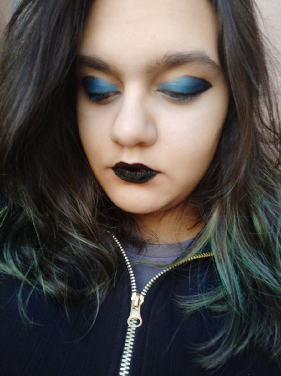  Day 22 I saw the cover of The Sword of Kaigen and I knew I had to do a makeup look inspired from it! I mean look at those colours   #AsianHeritageMonth  