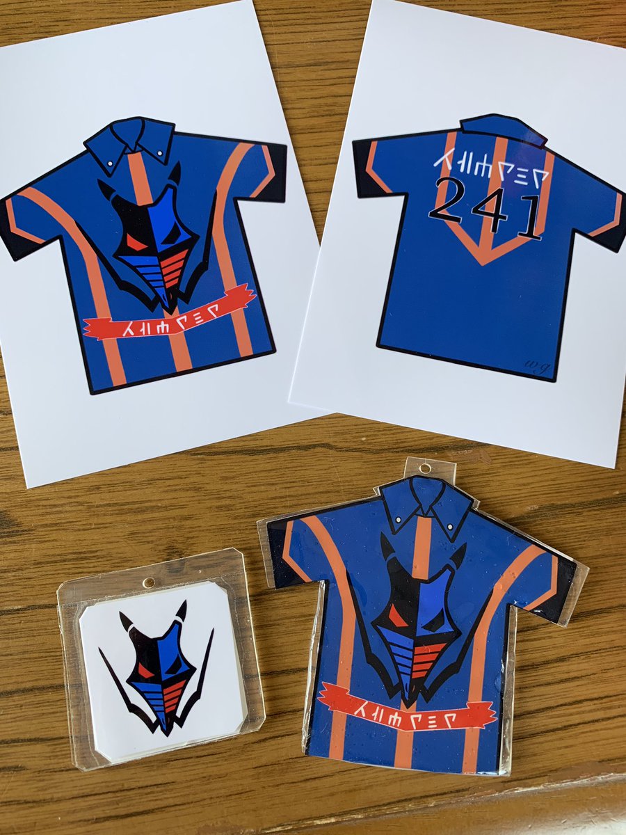 わぐ 無いのなら自作しようかホトトギス キバナのユニフォームの両面アクキー プロクリエイトで絵を描いて印刷 プラ板に貼り付けレジンで固めた プラ板の縮小率予想 初レジンの難しさ 自分が使うだけだから雑でいいやに行き着き 何とか完成 E