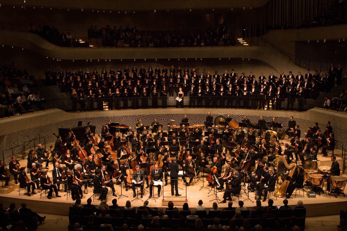 ch_OrchParis's tweet photo. C’était il y a un an #WarRequiem @elbphilharmonie @OrchestreParis @djharding @AJRStaples #CGerhaher @MissBelleCloche #LSow #choeurenfants et que c’était bon ♥️ 💕 https://t.co/SHLhqDVOBK