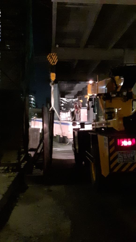 mumbai_2's tweet photo. 3 containers carrying 1 Escalator unit unloaded at Goregaon East(Mahanand) station yesterday night. Total 31 escalators are at site now. Installation started. https://t.co/fwcbd3xHB1