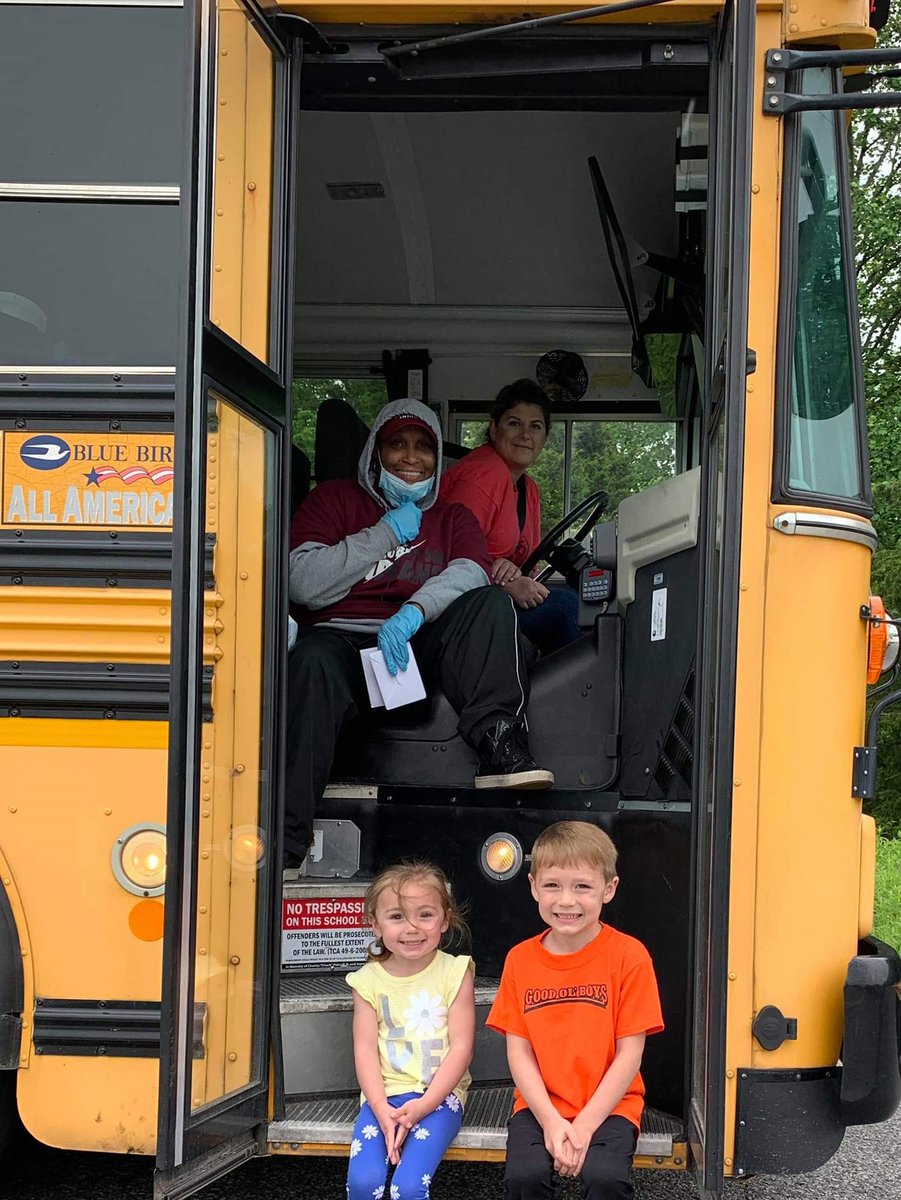 I think these cuties are gonna miss their Meal Delivery friends!