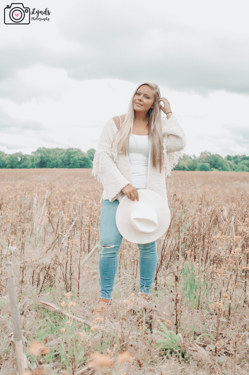 LyndsOwens's tweet photo. Thankful for a bestfriend that is always down for a shoot☺️
Follow me on insta &amp; Facebook: Lynds Photography 🖤 https://t.co/qcs9ticm7w