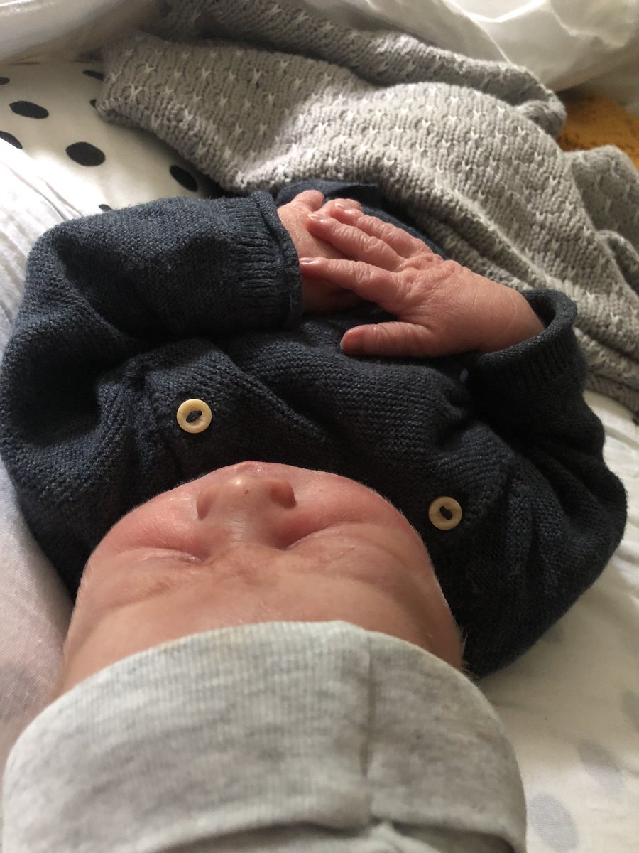 ❤️❤️❤️❤️❤️❤️

Even de trotse vader uithangen hoor. Tijn kwam trouwens stipt om 22.00 uur ter wereld, nu al een man naar m’n hart natuurlijk.