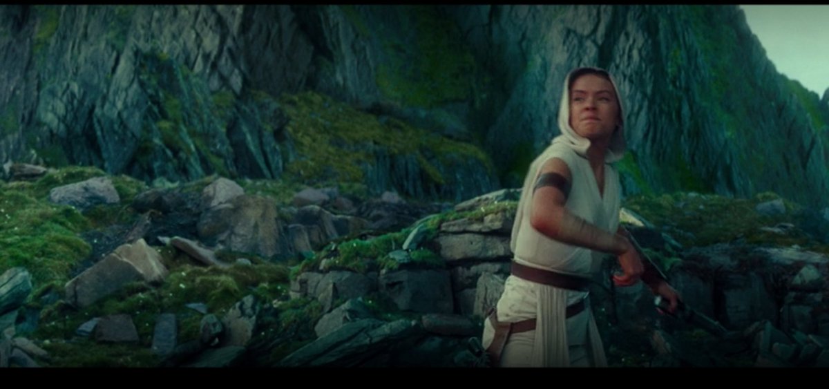 Rey's biggest flaws are her insecurities, everything from her parents to her life on Jakku, then she's thrust into the role of the galaxies savior because the other two didn't work out. Add everything she learns about her lineage and her attempt at exile makes a lot of sense.