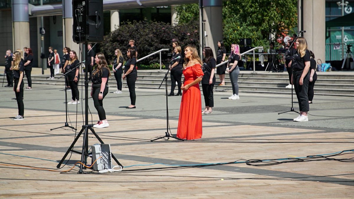 McrUnplugged's tweet photo. Cath from @SurvivorsChoir on @SkyNews now, talking about the anniversary, and our special tribute event tonight on https://t.co/KJ7r7md921 7.55pm also featuring @Cath_Tyldesley 
#survivorschoir 
#unitedwestreamgm
#greatermanchester 
#ManchesterArena #ManchesterRemembers https://t.co/cOgKSRnUx7