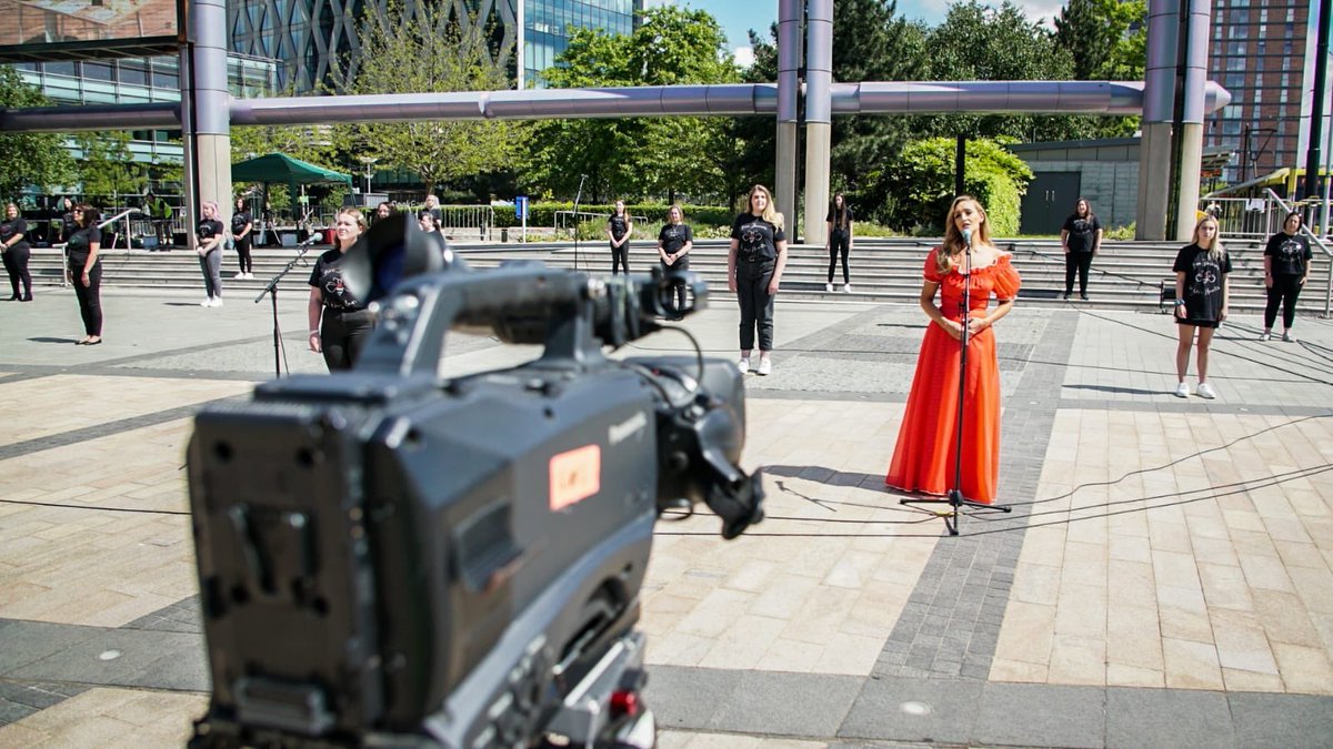 McrUnplugged's tweet photo. Cath from @SurvivorsChoir on @SkyNews now, talking about the anniversary, and our special tribute event tonight on https://t.co/KJ7r7md921 7.55pm also featuring @Cath_Tyldesley 
#survivorschoir 
#unitedwestreamgm
#greatermanchester 
#ManchesterArena #ManchesterRemembers https://t.co/cOgKSRnUx7
