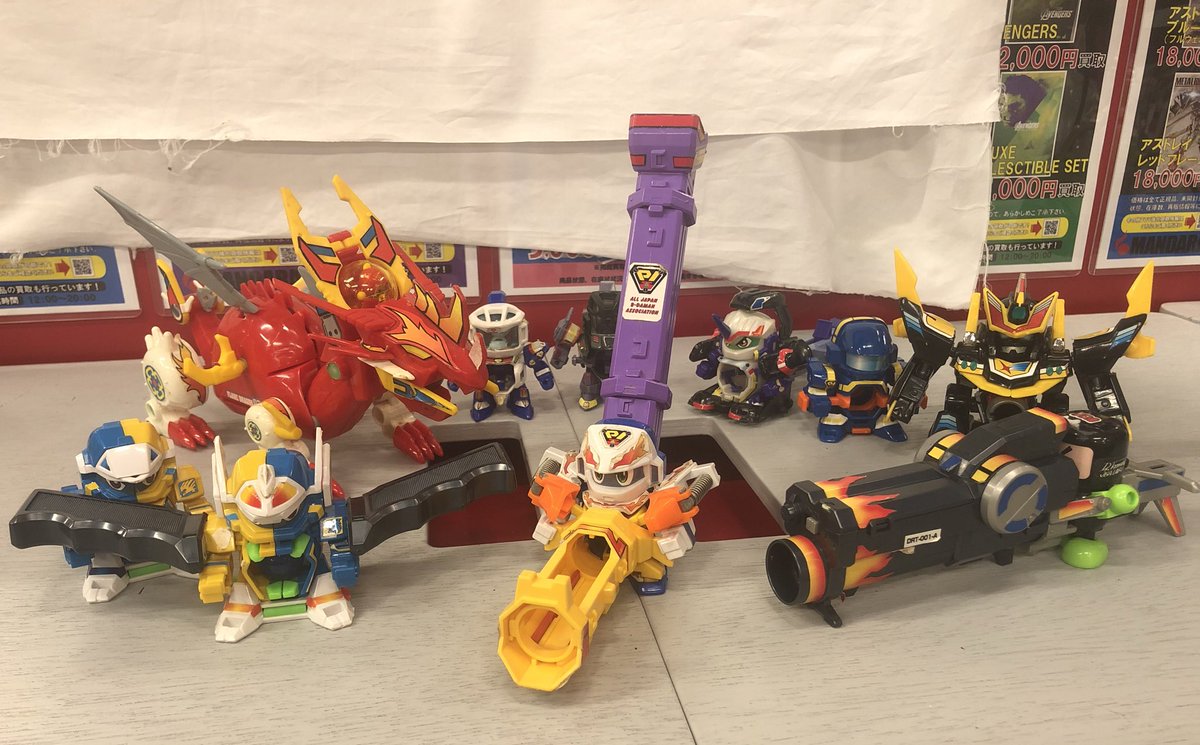 まんだらけ那由多 池袋p Parco地下2階 ビーダマン入荷しました 爆外伝やスーパービーダマンが組み済みで入荷です どれも懐かしい物ばかり 変形するやつや 合体するやつ モーター内蔵で自動発射するやつまで魅力ある一品達です 後ほど通販アップし