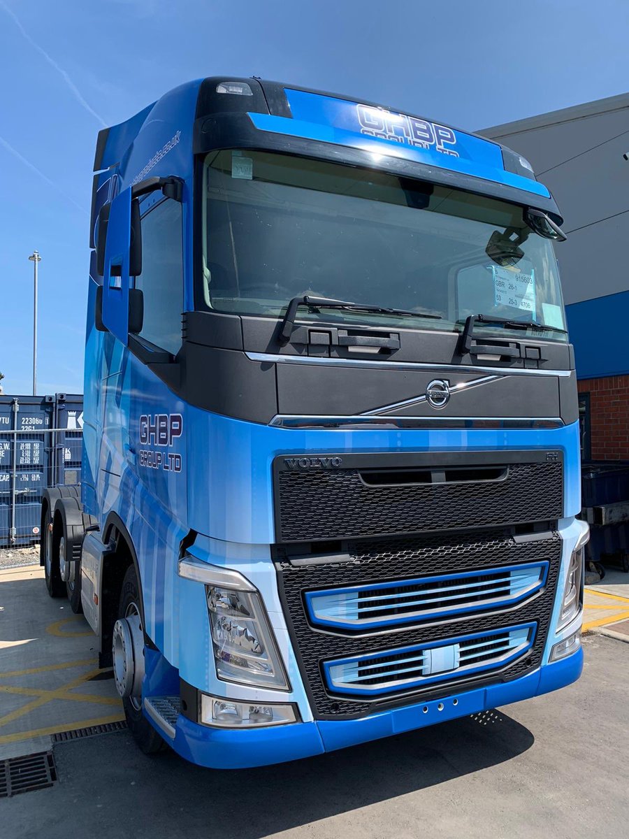 RevolutionWrapsUK tweet media