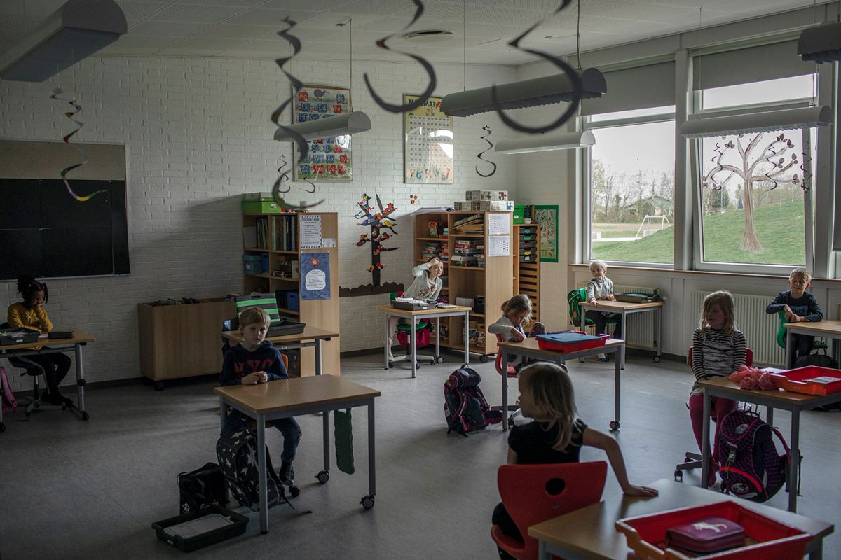 6. Niños en la escuela en Løgumkloster, Dinamarca.