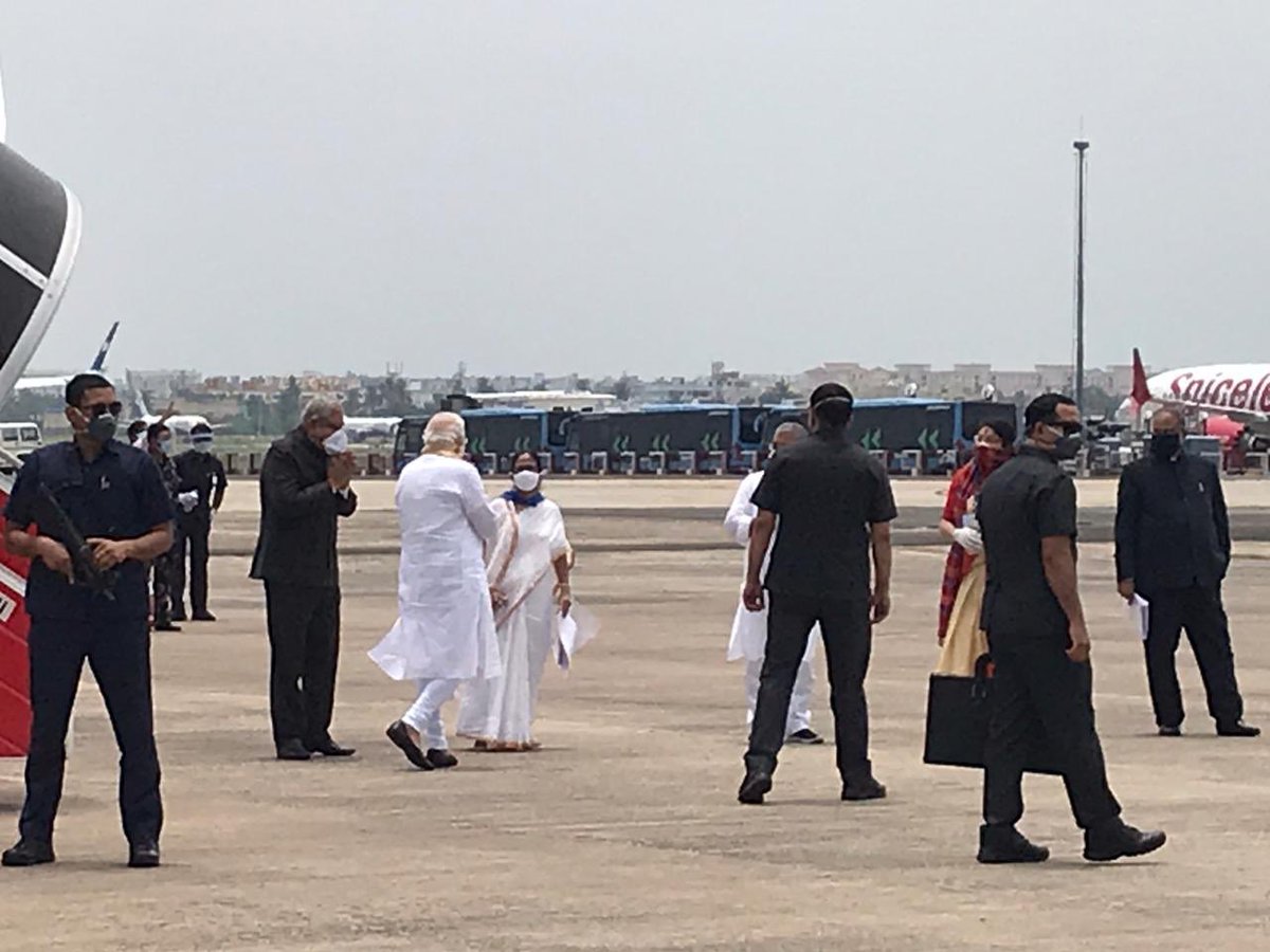 deyrashmirph's tweet image. अम्फान तूफान से प्रभावित इलाकों का दौरा करने बंगाल पहुंचे प्रधानमंत्री श्री नरेन्द्र मोदी जी 🙏🙏

@narendramodi @BJP4India @BJP4Bengal 

#CyclonAmphan
#CycloneAmphanUpdate