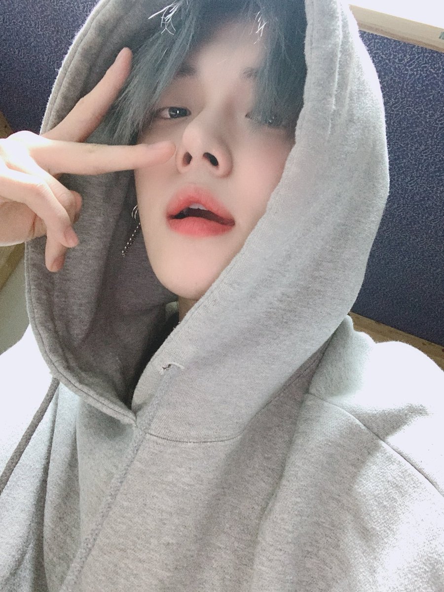 kookundercut's tweet photo. ❃゜・。。. ・°゜✼ ゜°・ . 。。・゜❃𝓱𝓸𝓵𝓭 𝓶𝔂 𝓱𝓪𝓷𝓭 𝓽𝓲𝓰𝓱𝓽, 𝓼𝓱𝓸𝓾𝓵𝓭 𝔀𝓮 𝓻𝓾𝓷 𝓪𝔀𝓪𝔂?
❃゜・。。. ・°゜✼ ゜°・ . 。。・゜❃
𖧵𖧵𖧵
#MOASelcaDay
#PromiseToBeWithTXT
#YEONJUN https://t.co/lIaJIR4NCh