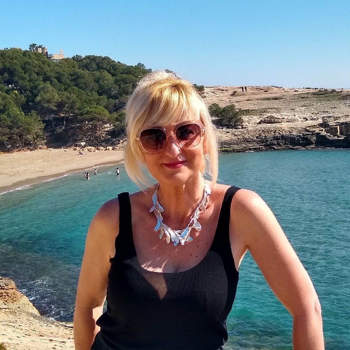 JuditAlujes's tweet photo. Un any complicat, moltes pedres pel camí, però ja ho diuen, no hi ha mal que cent anys duri ....
Agafant aire 😅
Agafant forces 💪
Molta feina a fer #Prioritats #Equipasuuu #Calafellcontraelcancer #Adonat #Salut #Sol #Mar #Platja #Calafell #Familia #Amics #Feina https://t.co/CIoCGqO7jY