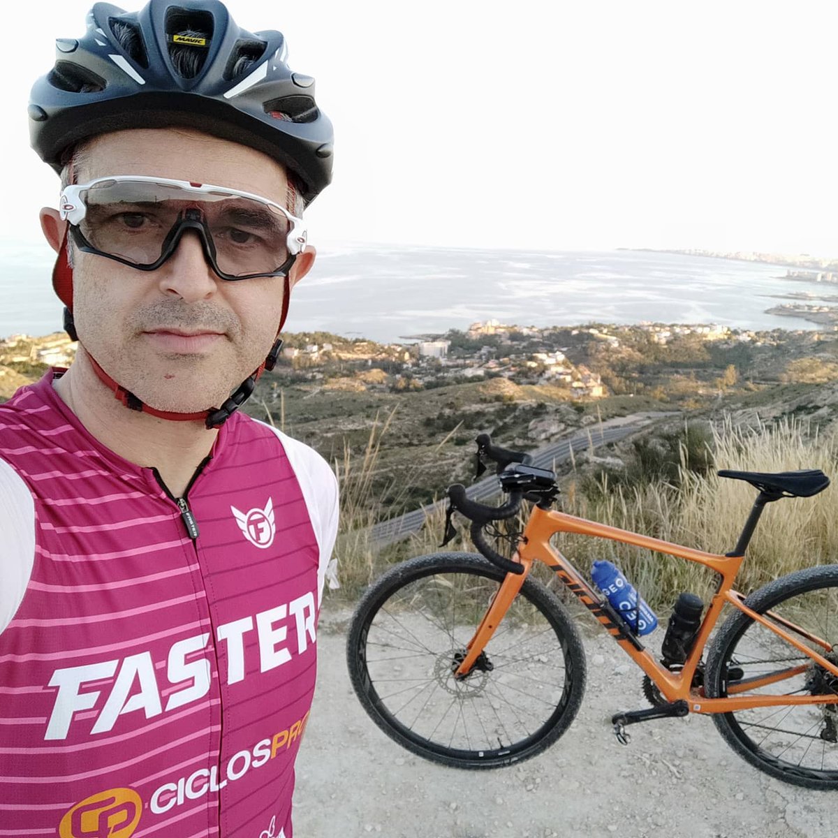 Ivorra35's tweet photo. Ruta de gravel 😁🚴☀️⛰️
@fasterwear
#fasterwear #soyfaster #ciclospro #cycling #cyclinglife #cyclist #reto #road #roadbike #sport #bicicleta #giant #giantbikes #giantrevolt #gravelalicante #retodravet #gravelcrusher #geonutricionprofesional
https://t.co/1U4pBYCy8V https://t.co/Ct3vdtVYeU