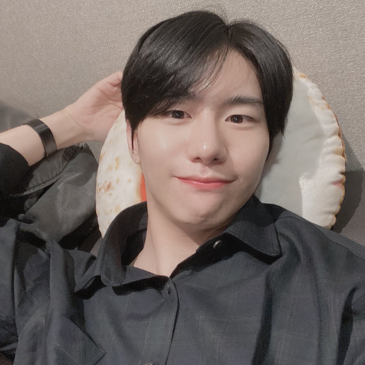 NewWorld_VICTON's tweet photo. [#승식 ] 앨리스!저희 컴백해요!!입이 근질근질했는데~~하핳💙💛 https://t.co/f7wiIK9qPN