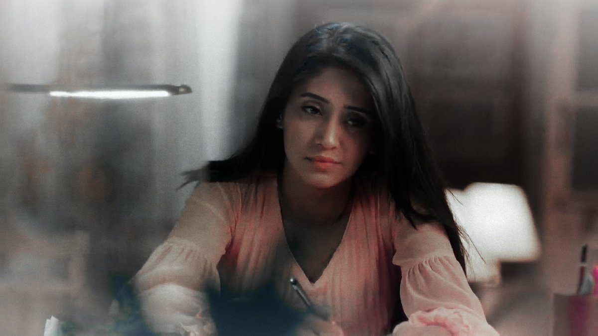 she has him in his heart  #Kaira  #MohsinKhan  #ShivangiJoshi