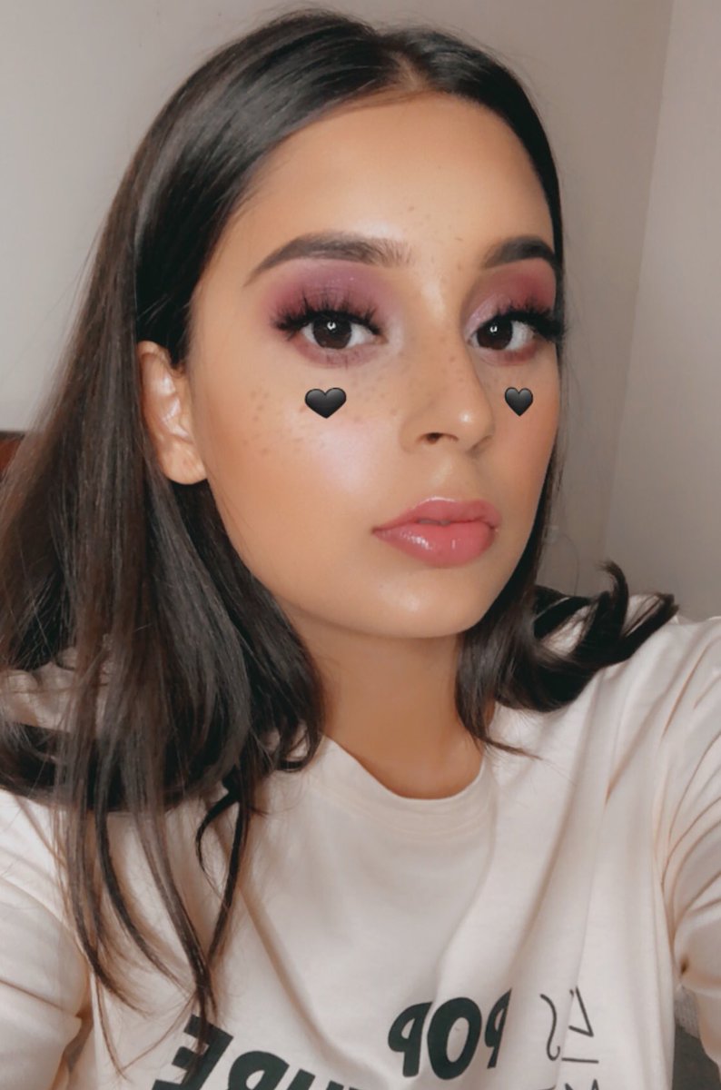 garsmakeup's tweet photo. Using the @ABHcosmetics modern renaissance palette🤗💜
@norvina
@BobbiBrown crushed liquid lip color ‘give a fig’
@BenefitBeauty ka brow 4.5
#JeffreeStarCosmetics #makeupartist #makeuphacks #COLOURPOPCELEBRATES #makeuplooks #motd #makeup #Glow https://t.co/g9t37ho5z6