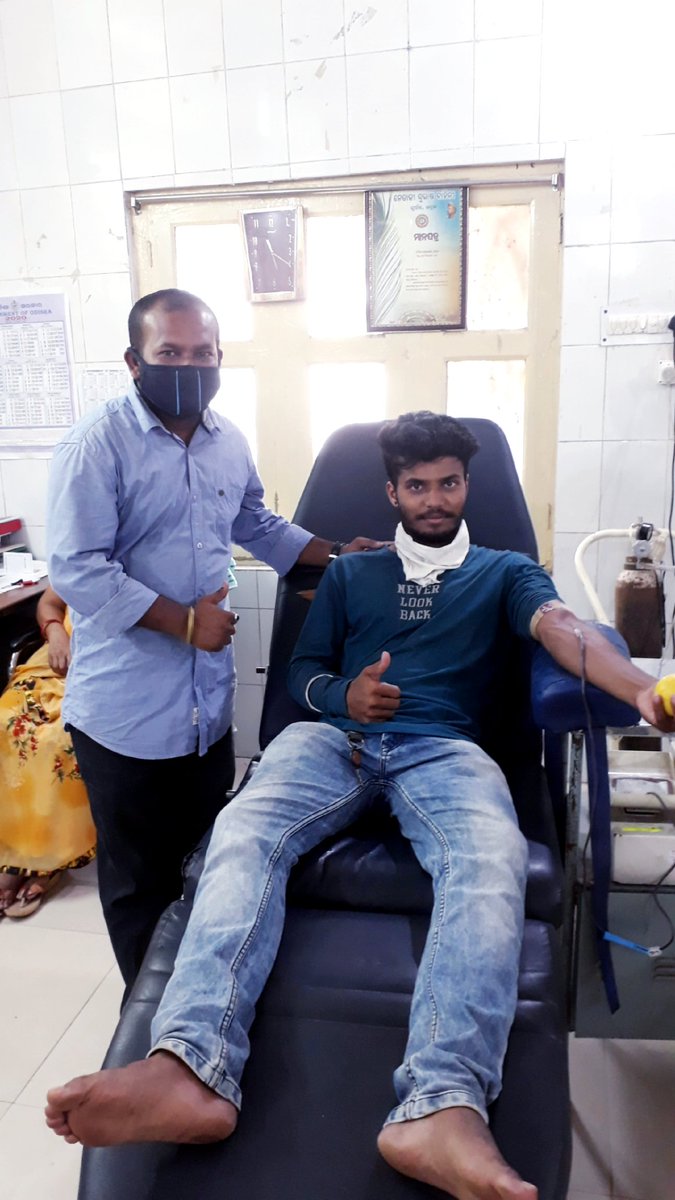 ChinmayaBhadrak's tweet photo. In an emergency need of B+ve blood, here I have one of My Dearest junior brother #Liku bleeding for a patient on bed at #Bhadrak_Hospital @AsitPattnaik11 @DhrubaPanigrahi @AtulNay53235011 https://t.co/sBRkGISRmj