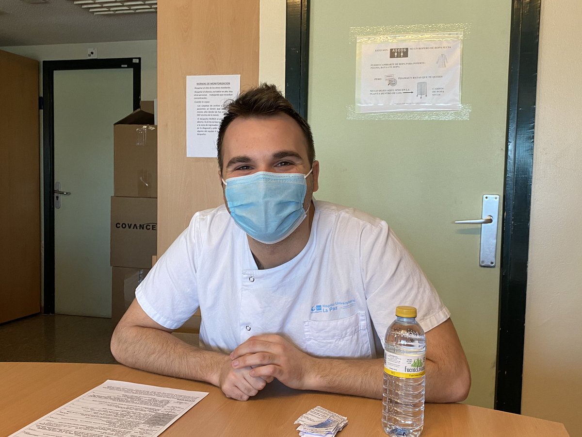 HematoLaPaz's tweet photo. Enhorabuena a Edu. Hoy nos ha dado el pase de su última guardia como Residente. Que suerte hemos tenido La Paz de teneros a Abel, Irene y a ti como en estos 4 años. Esperamos que hayáis aprendido mucho ADJUNTOS! 😘😘 #MIR #AdjuntoHematologia #Enhorabuena https://t.co/ZuIJ4O2Hvv