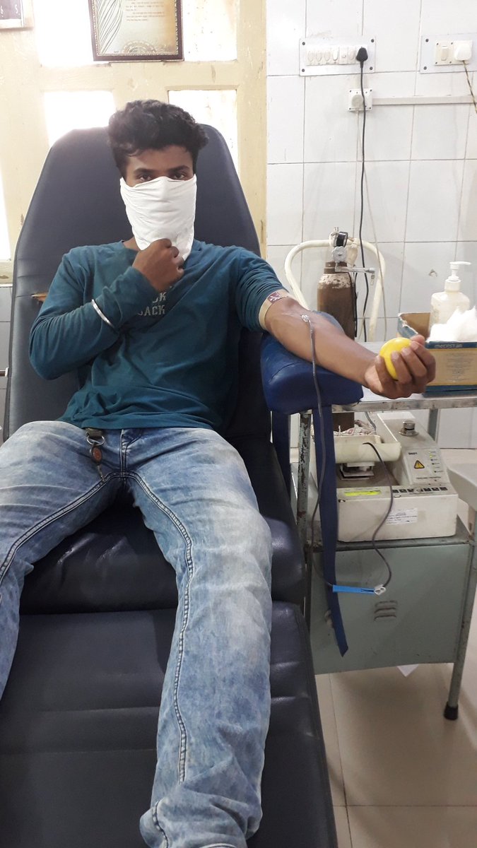 ChinmayaBhadrak's tweet photo. In an emergency need of B+ve blood, here I have one of My Dearest junior brother #Liku bleeding for a patient on bed at #Bhadrak_Hospital @AsitPattnaik11 @DhrubaPanigrahi @AtulNay53235011 https://t.co/sBRkGISRmj