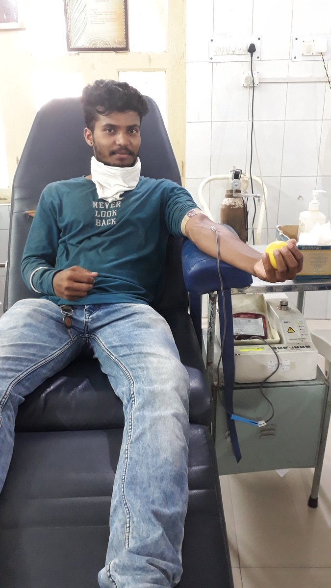 ChinmayaBhadrak's tweet photo. In an emergency need of B+ve blood, here I have one of My Dearest junior brother #Liku bleeding for a patient on bed at #Bhadrak_Hospital @AsitPattnaik11 @DhrubaPanigrahi @AtulNay53235011 https://t.co/sBRkGISRmj
