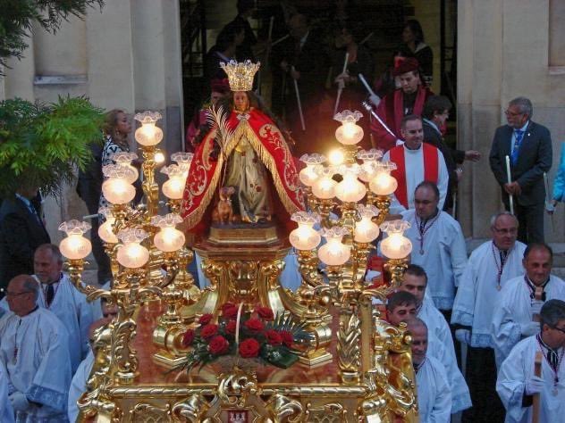 Vicenblay's tweet photo. No, hui no és un dia més a #Almassora.

Cada 22 de maig, la devoció i l'arròs s'entremesclen en una jornada festiva que parla d'orgull i fervor per la patrona.

Hui no poden eixir al carrer per a rendir-te l'homenatge que et mereixes però hui, més que mai... VISCA SANTA QUITÈRIA! https://t.co/mzQDCAFMyl