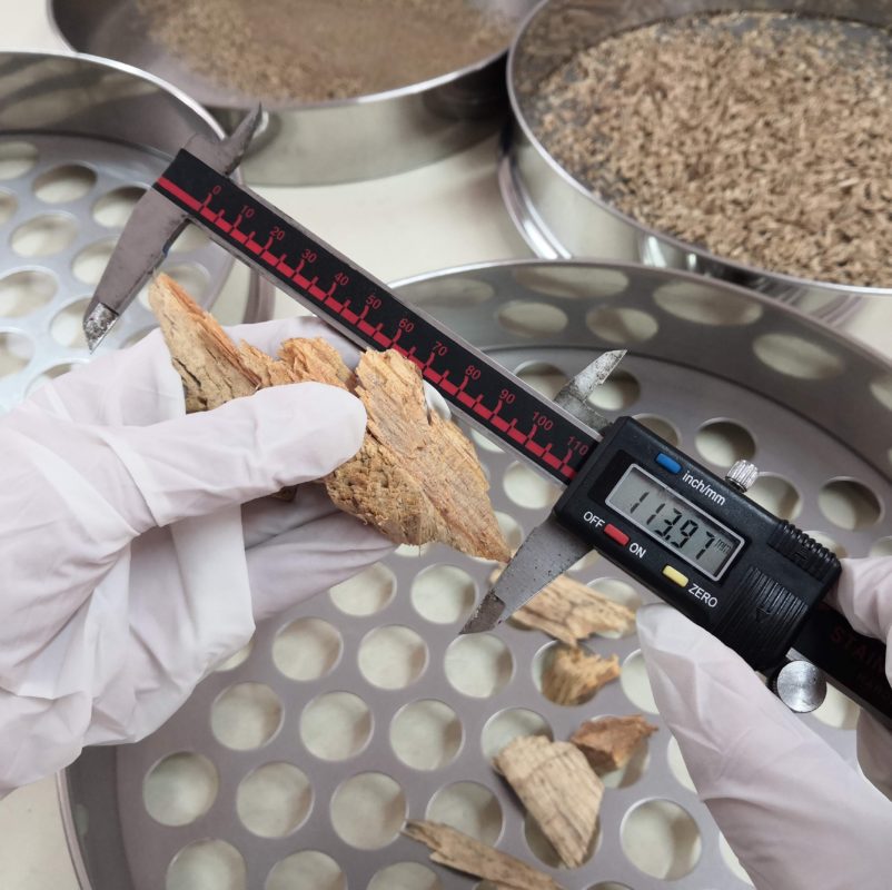ObsForestCAT's tweet photo. El @ctforestal actualitza el Reglament de la marca de garantia #DBOSQ d’estella forestal com a #biocombustible per a ús domèstic.
👉https://t.co/KwCiaU2r4R
@BiomassaCAT https://t.co/tghM3ItRSg