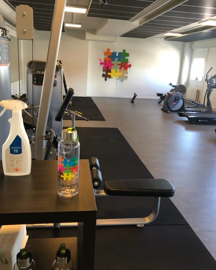 Funkisgruppen's tweet photo. Välkommen att avrunda veckan i hälsans tecken i vårt Funkisgym i Tyresö. Här kan träna på ett säkert avstånd. Trevlig helg!

#funkisgruppen 
#funkishuset 
#funkisgym 
#tyresö
#gym
#vilöserlivspusslet https://t.co/iU3fAyiaTu